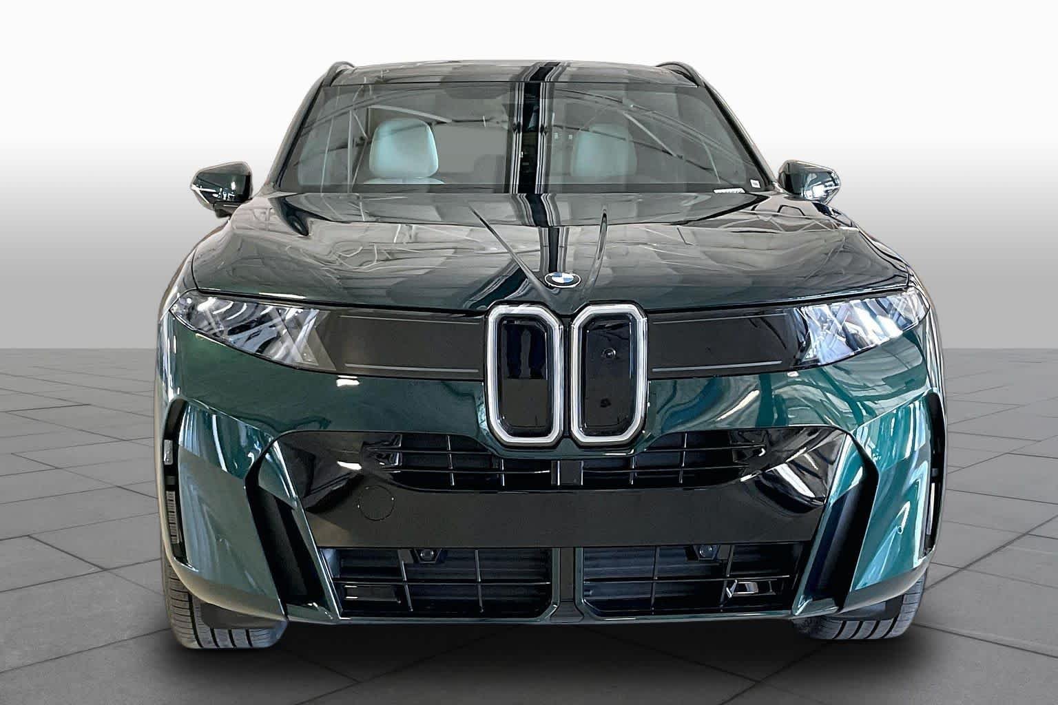 New 2027 Vancouver Green Metallic BMW 40 xDrive image 3