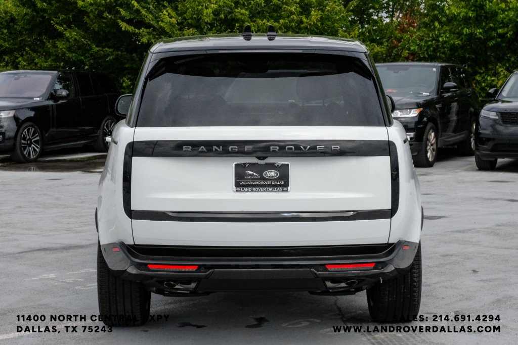New 2027 Fuji White Land Rover SE image 7