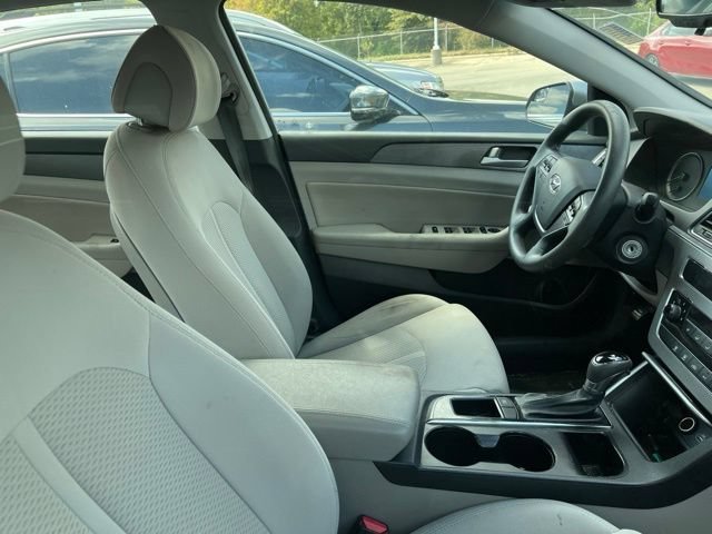 Used 2015 Shale Gray Metallic Hyundai SE image 5