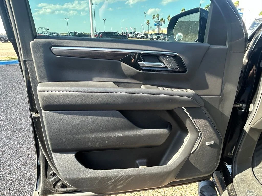 Used 2025 Black Chevrolet Z71 image 10