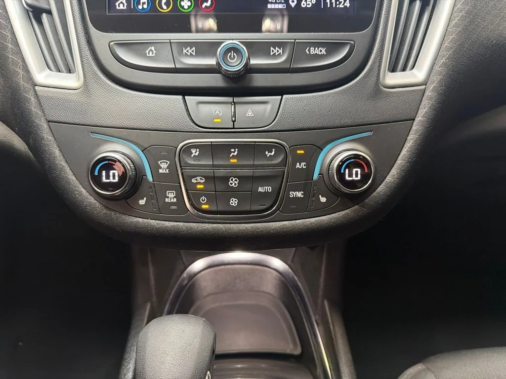 Used 2024 Summit White Chevrolet LT image 20