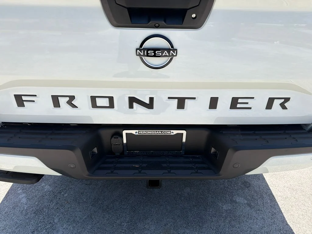 New 2026 Glacier White Nissan Crew Cab SV image 10