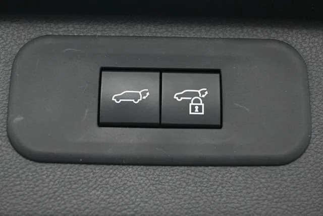 Used 2024 Wind Chill Pearl Toyota XLE image 25