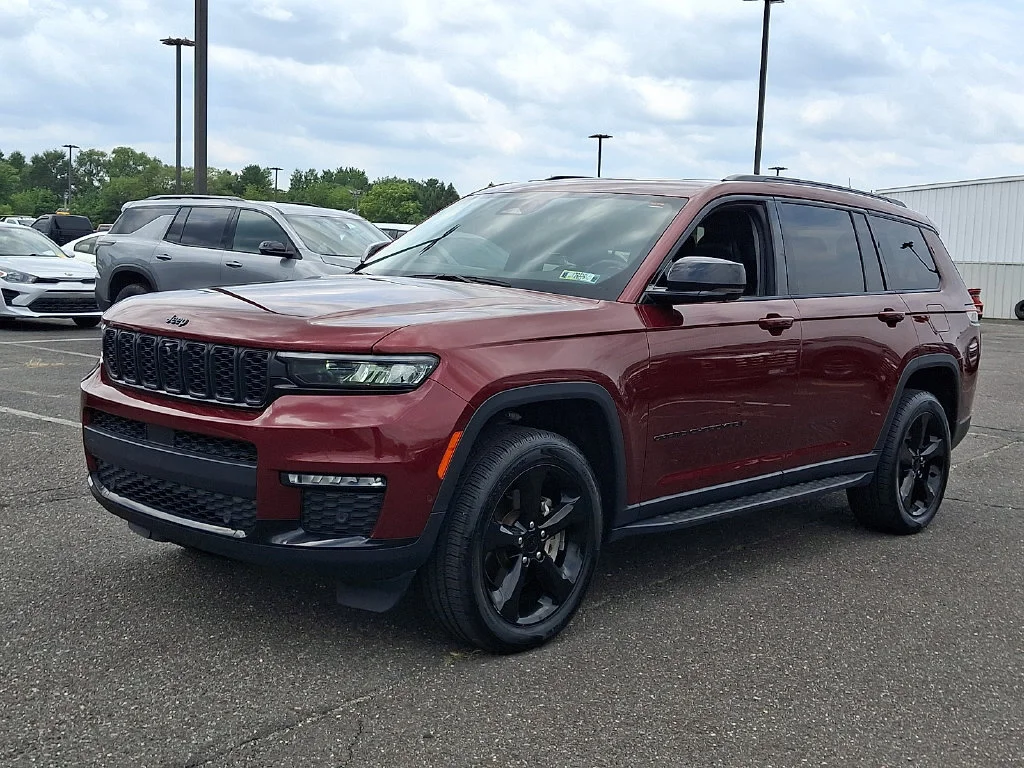 Used 2022 Velvet Red Pear Jeep Limited image 6
