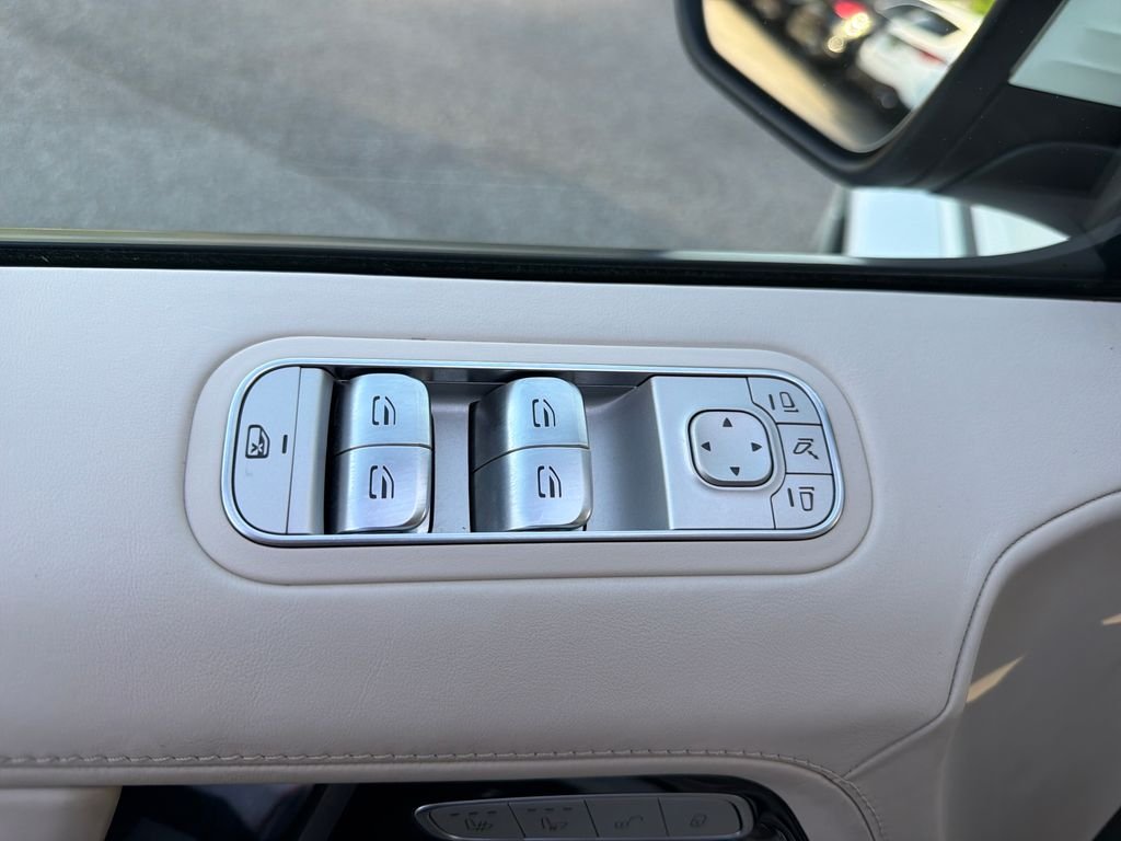 Used 2021 designo Diamond White Metallic Mercedes-Benz G 63 AMG® image 30