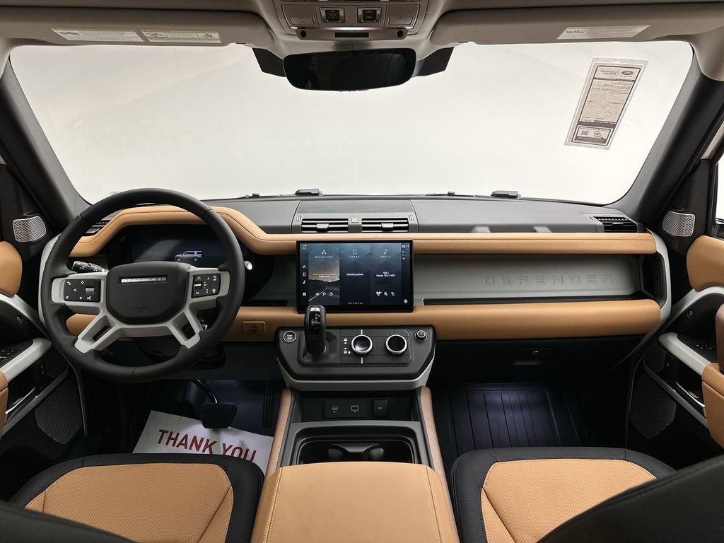 Used 2024 Fuji White Land Rover X-Dynamic SE image 13