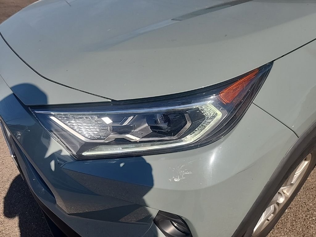 Used 2021  Toyota XLE image 6