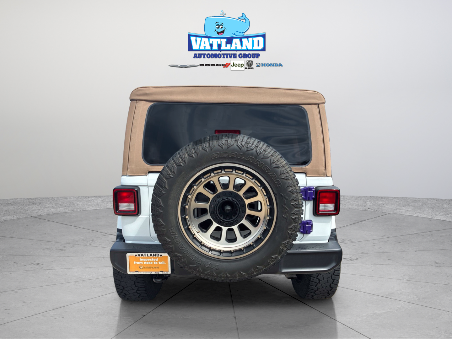 Used 2021 White Jeep Unlimited Sahara image 4