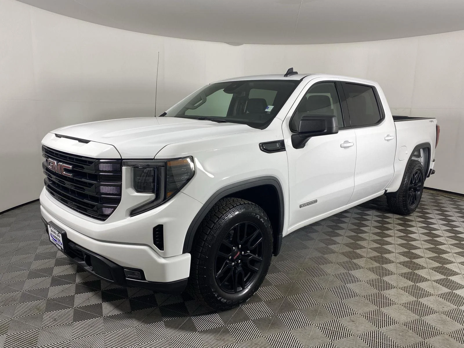 Used 2024 Summit White GMC Elevation image 4