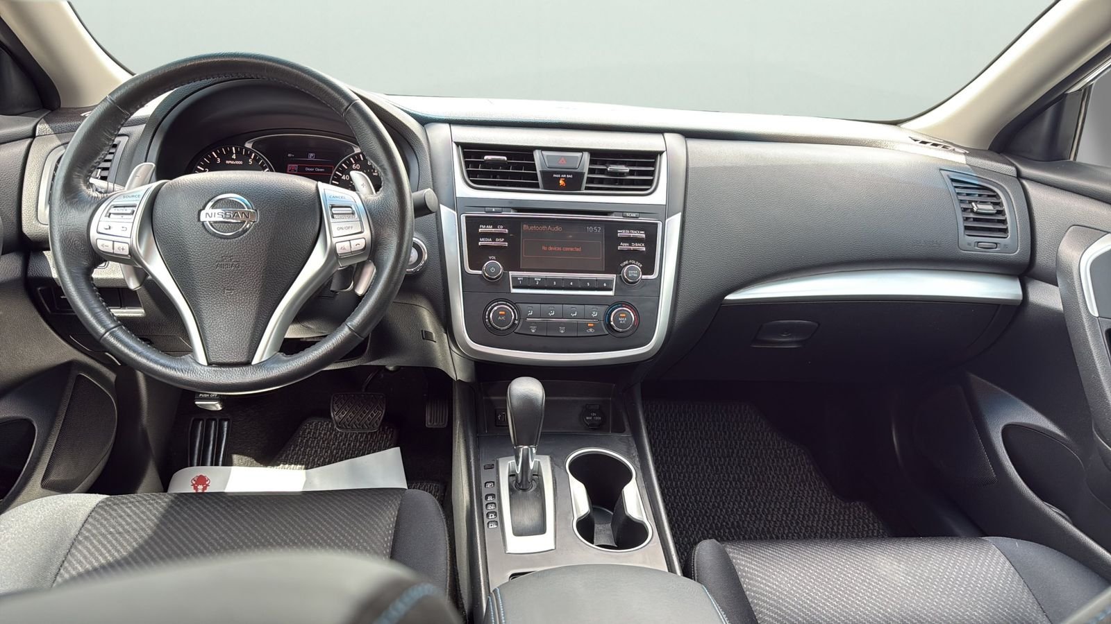 Used 2016 White Nissan 2.5 SR image 21