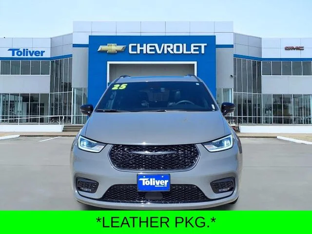 Used 2025 White Chrysler Limited image 3