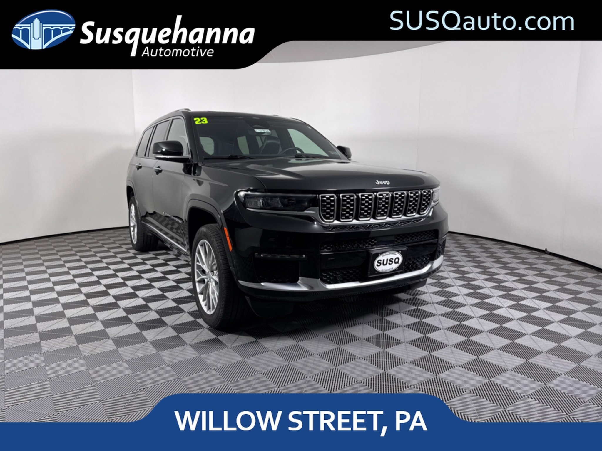 Used 2023 Diamond Black Jeep Summit image 1
