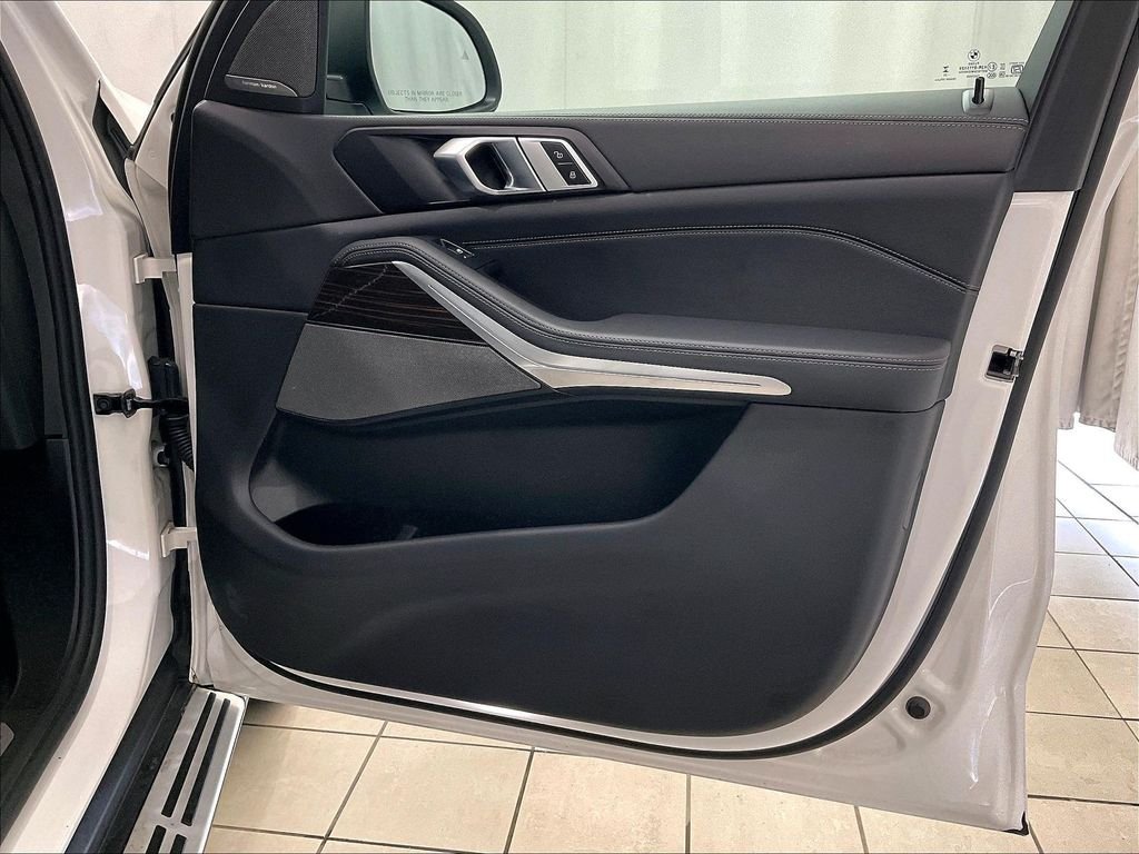 Used 2026 Alpine White BMW xDrive40i image 12