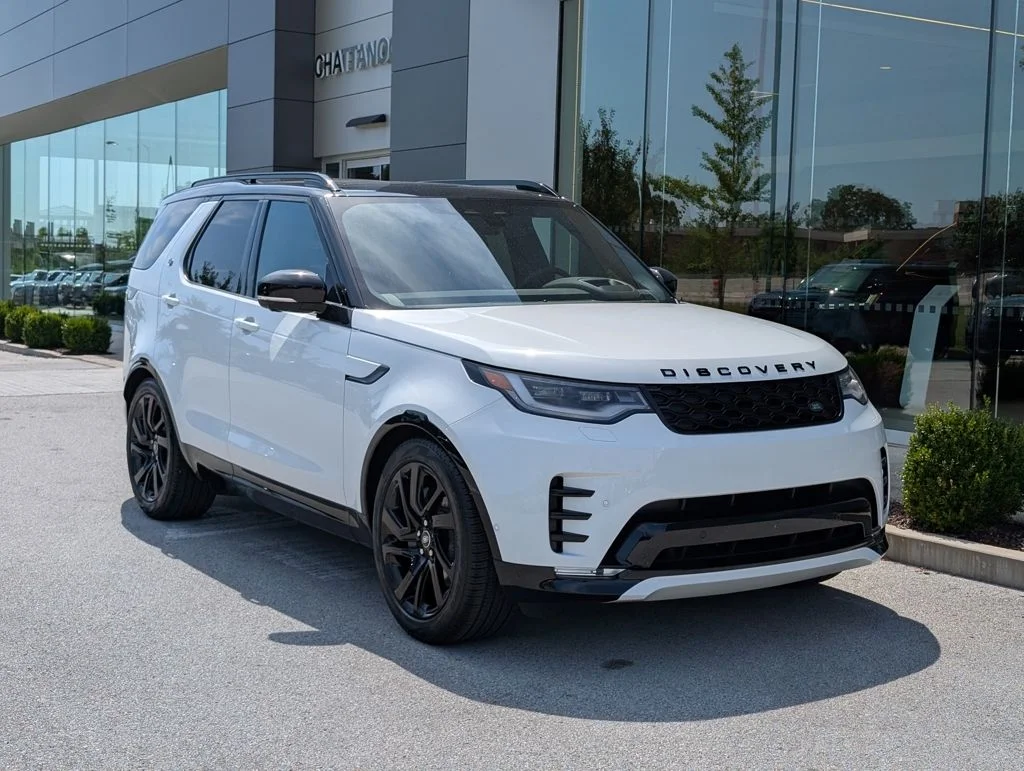 Certified Used 2025 White Land Rover Dynamic SE image 9
