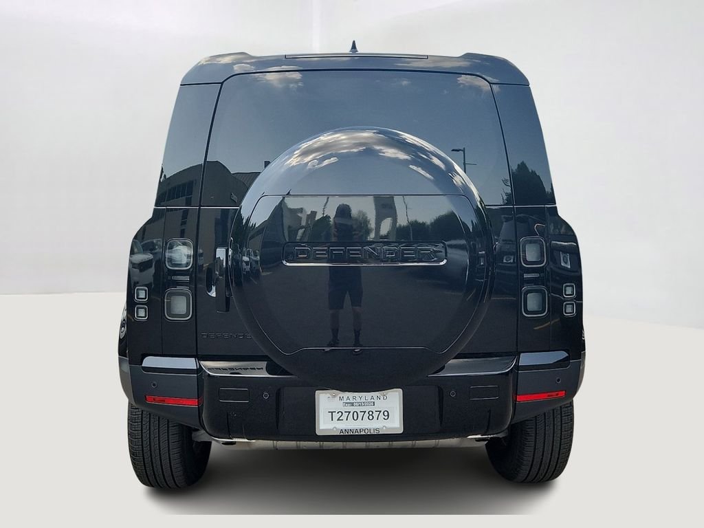 Used 2026 Santorini Black Metallic Land Rover S image 5