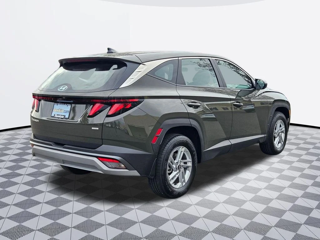 Used 2025 Rockwood Green Hyundai SE image 6