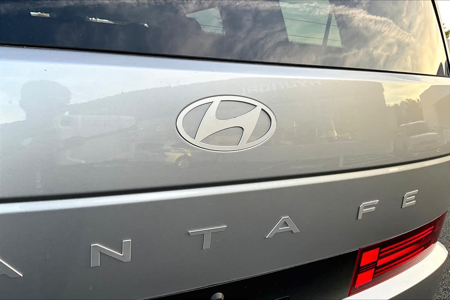 Used 2024 Shimmering Silver Hyundai SE image 30