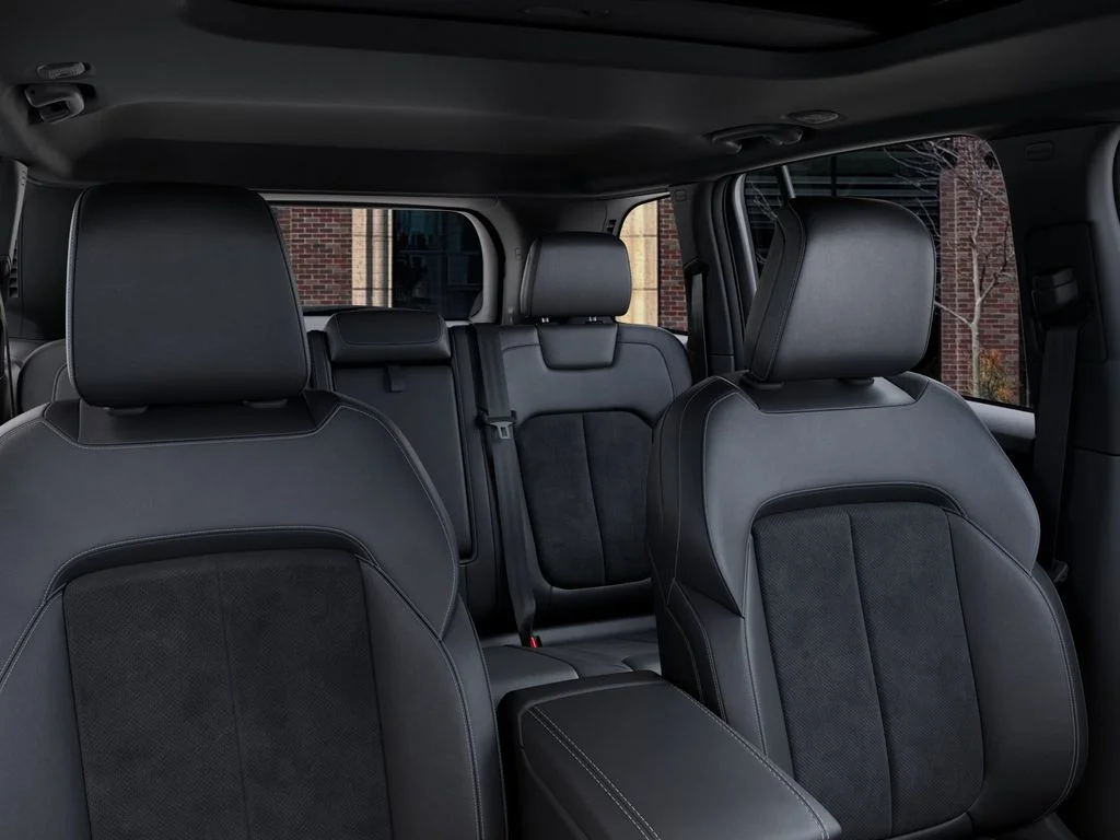 New 2026 Diamond Black Crystal Pearl-Coat Exterior Paint Jeep Altitude image 26