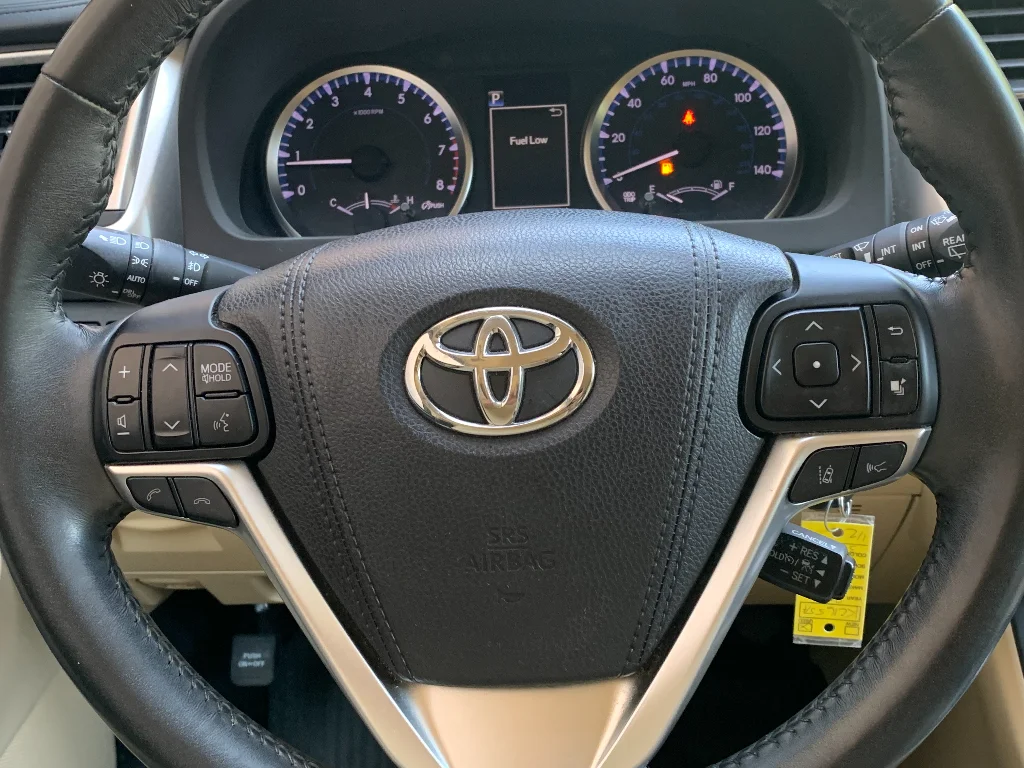 Used 2017 Blizzard Pearl Toyota LE Plus image 13