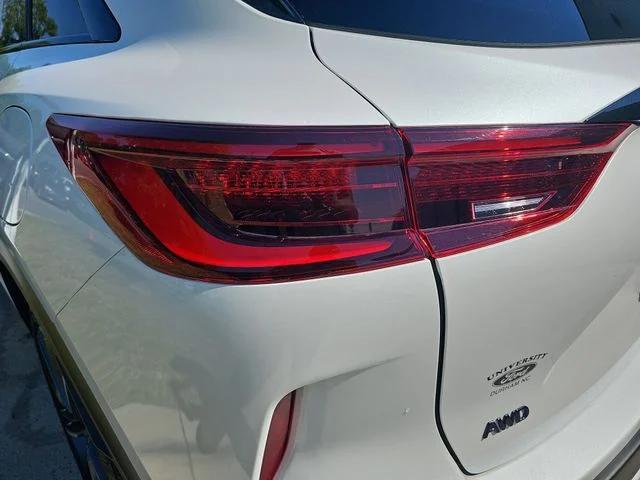 Used 2025 White INFINITI SPORT image 33