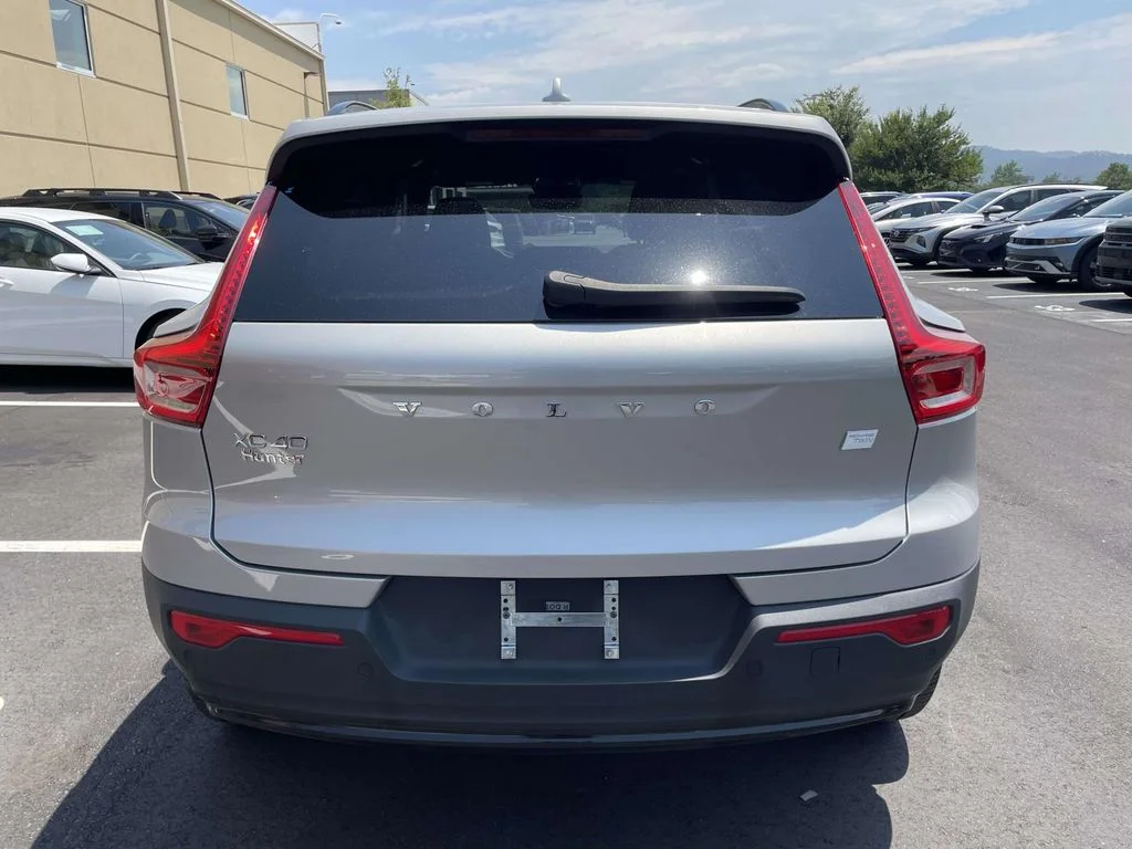 Used 2023 Silver Dawn Metallic Volvo Ultimate image 27