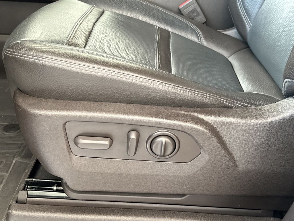 Used 2022 White GMC Denali image 16