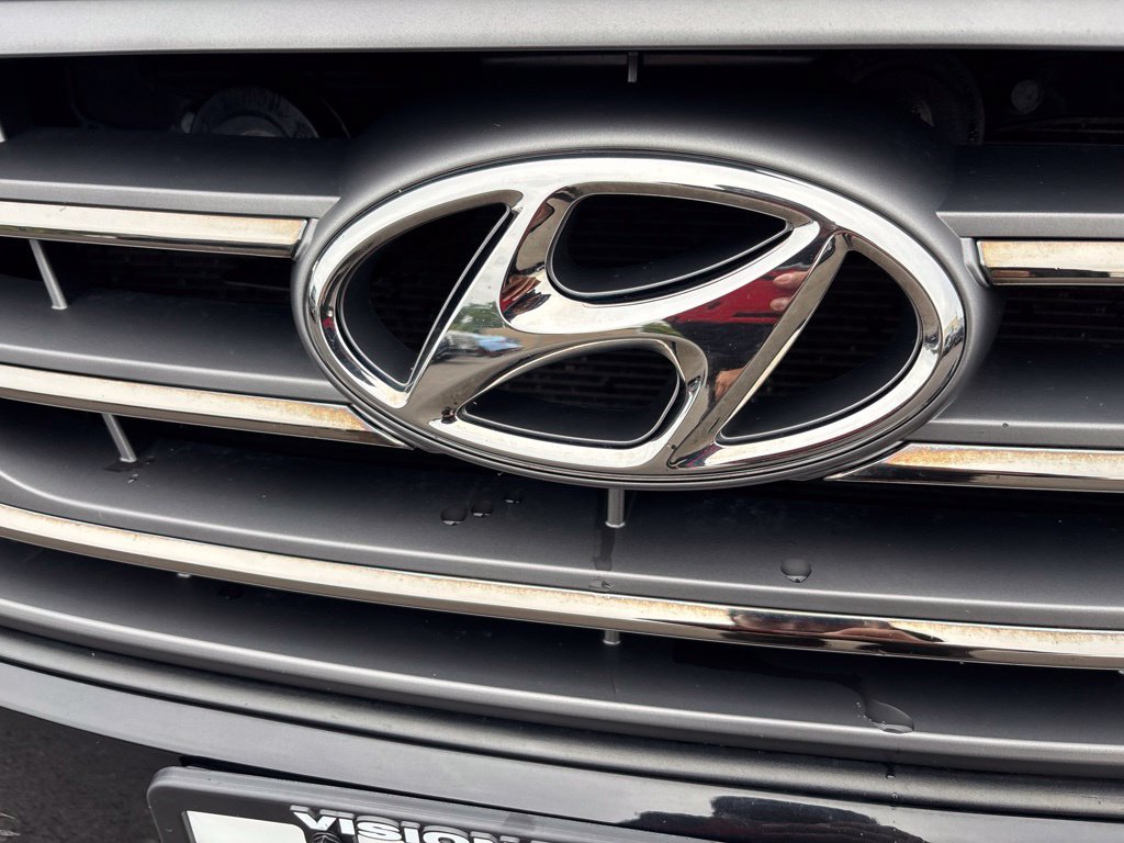 Used 2017 Black Hyundai Sport image 9