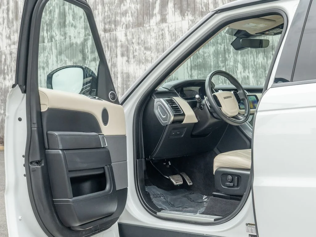 Used 2022 White Land Rover HSE Silver Edition image 11