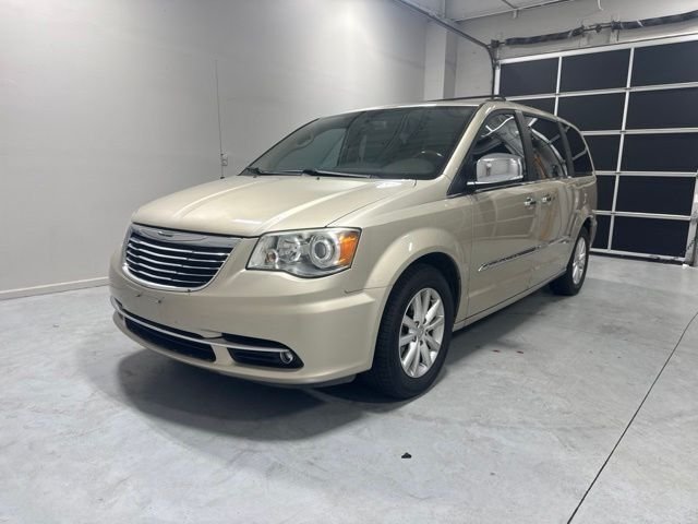 Used 2015 Beige Chrysler Limited image 2