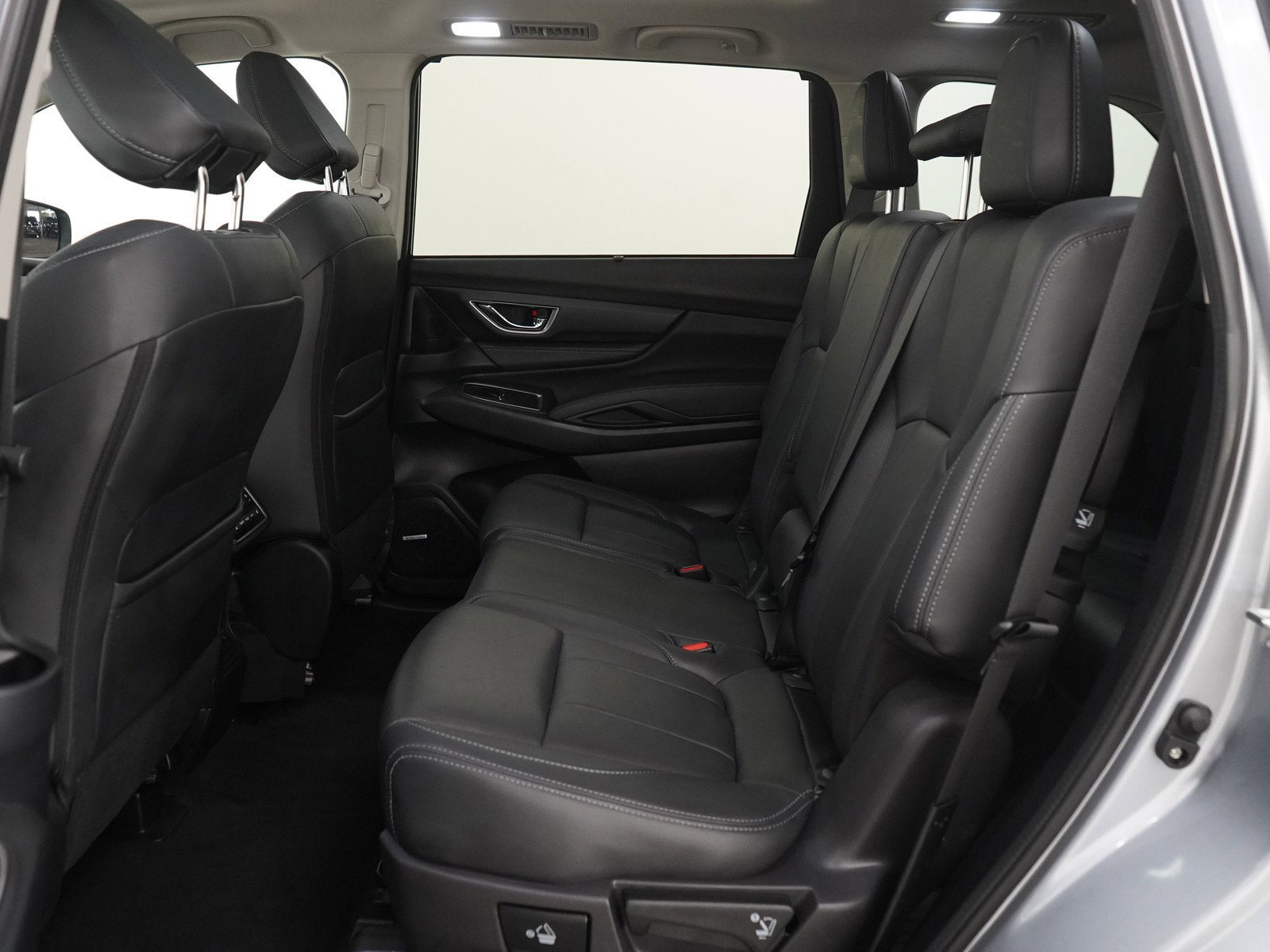 Used 2023 Ice Silver Metallic Subaru Limited image 16