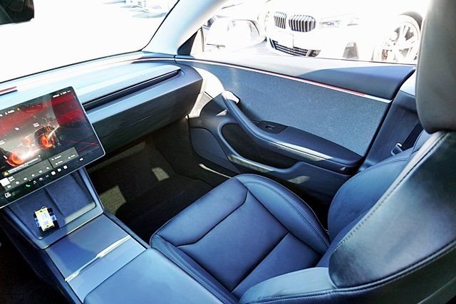 Used 2025  Tesla Long Range image 21