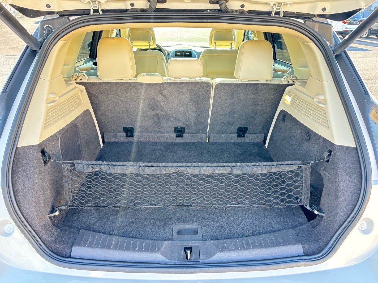 Used 2015 White Platinum Tri-Coat Metallic Lincoln Base image 13