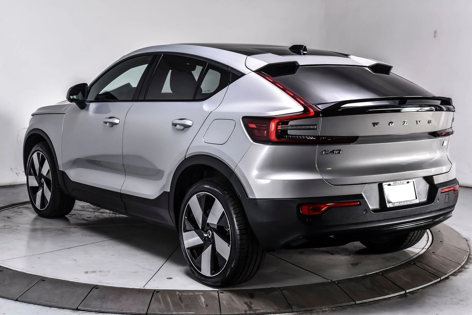 Used 2023 Silver Volvo Ultimate image 4