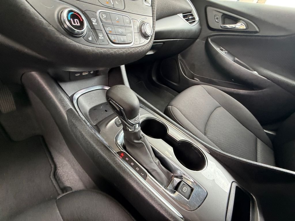 Used 2024 Gray Chevrolet LT image 22