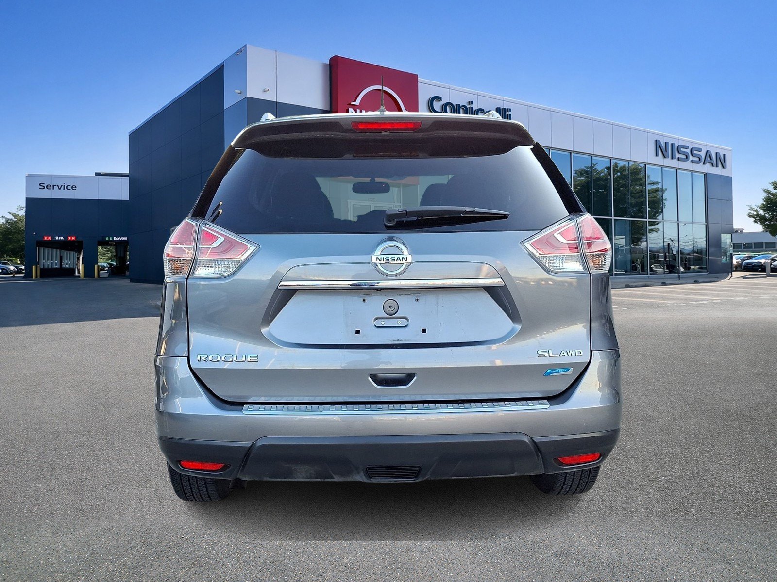 Used 2014 Gun Metallic Nissan SL image 4