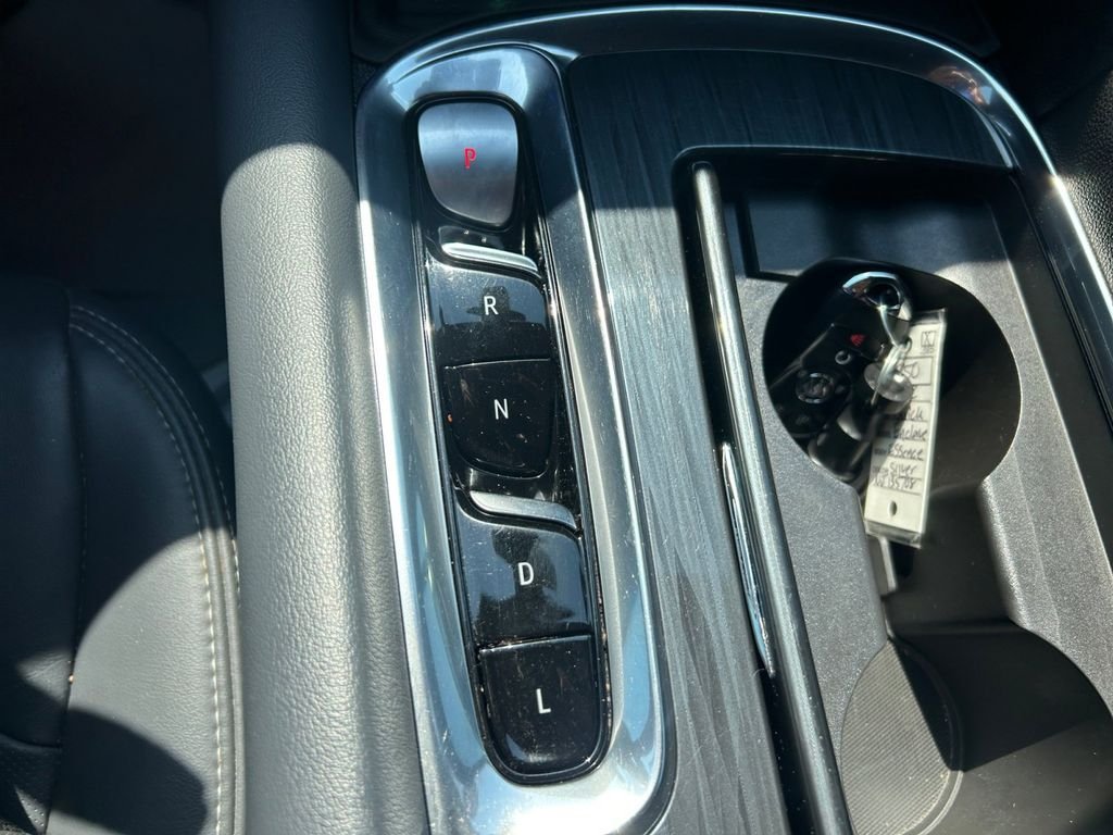Used 2022 Silver Buick Essence image 35