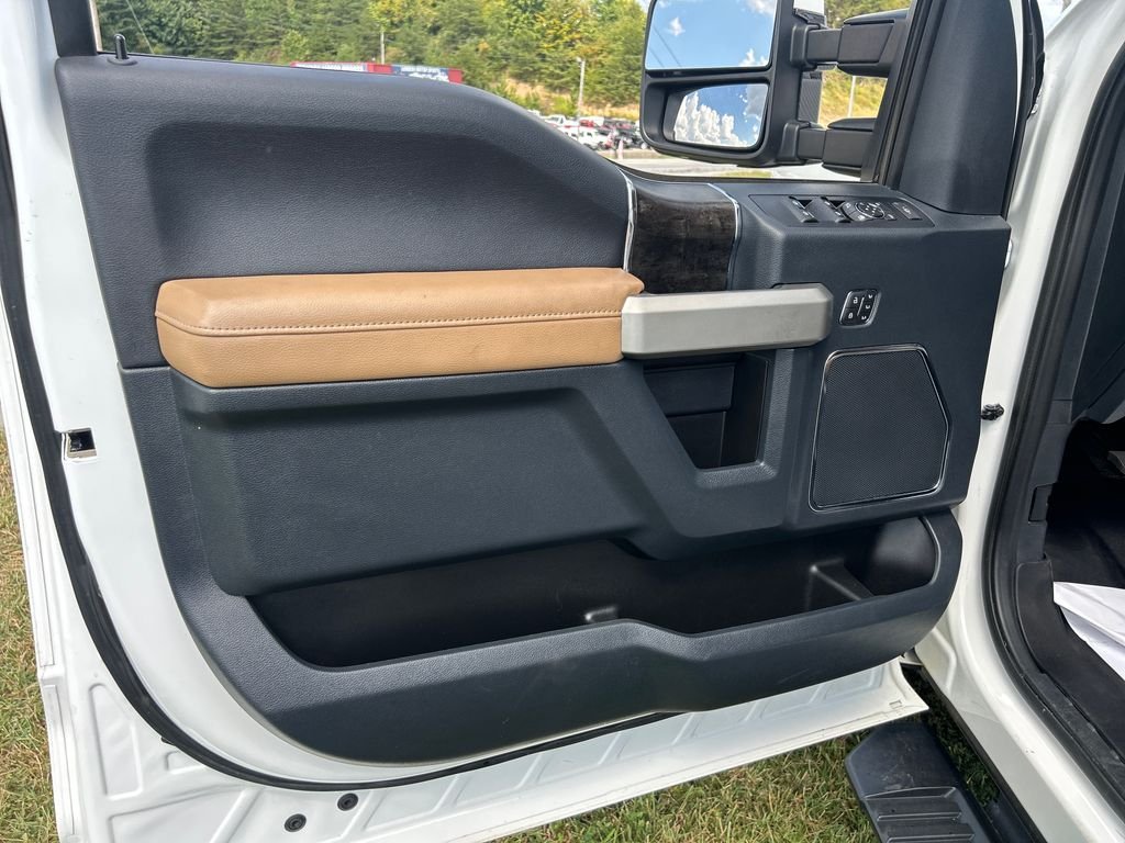 Used 2022 White Ford Lariat image 12