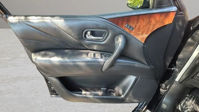 Used 2017 Black INFINITI Base image 16