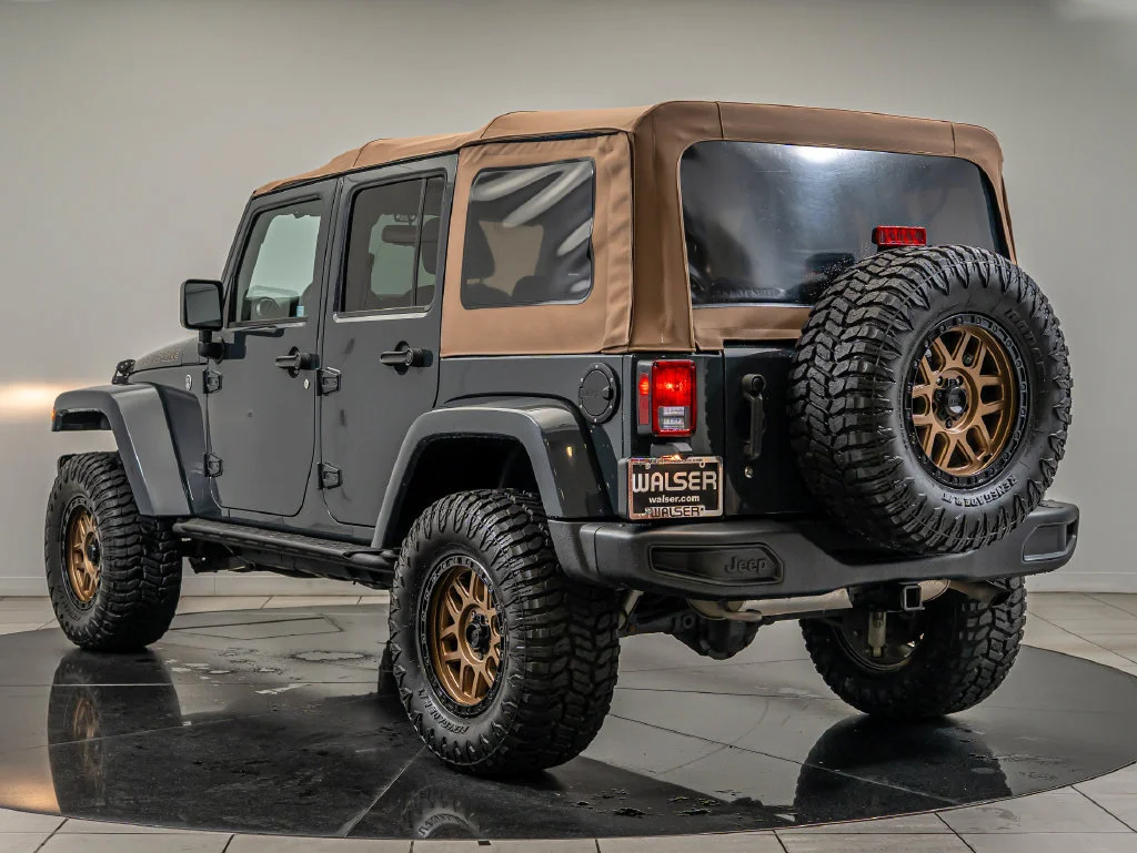 Used 2018 Rhino Clearcoat Jeep Unlimited Sport image 7