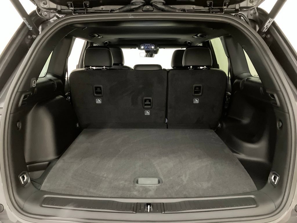 New 2026 Baltic Gray Metallic Clear-Coat Exterior Paint Jeep Laredo Altitude image 18