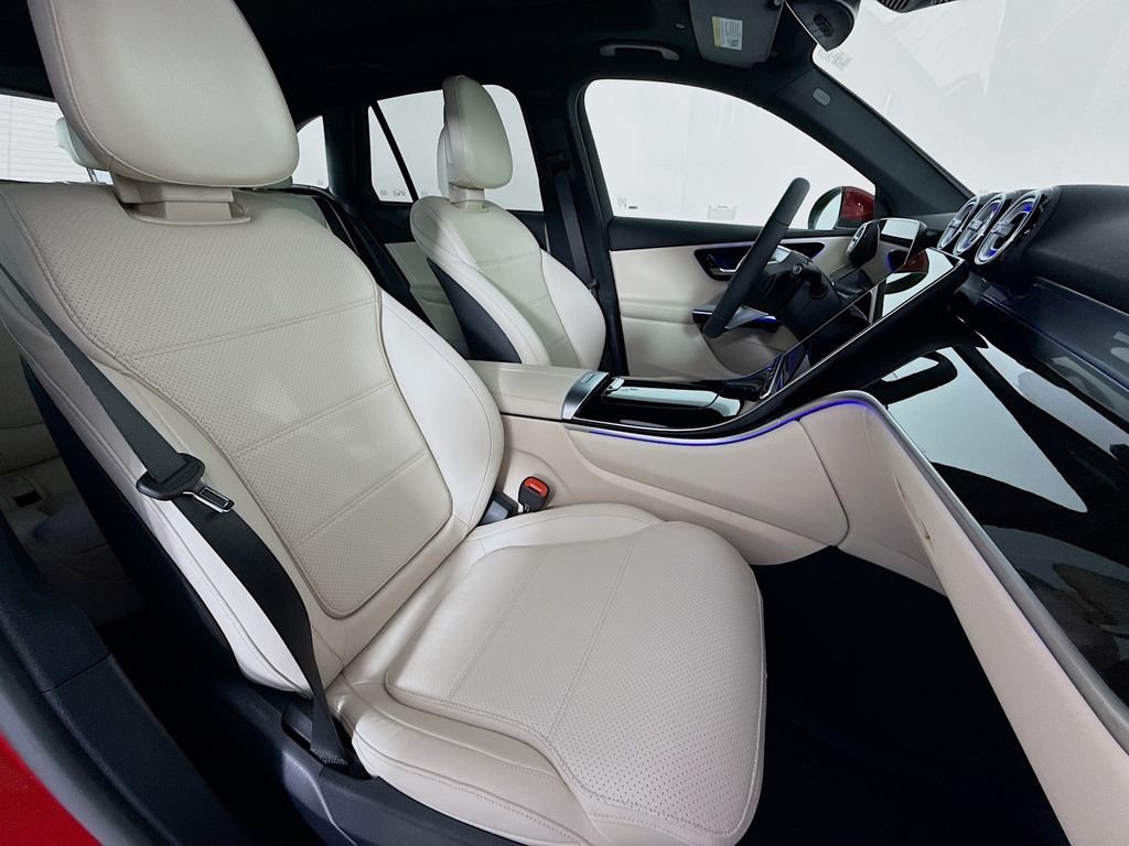 Used 2025 Red Mercedes-Benz GLC 300 image 30