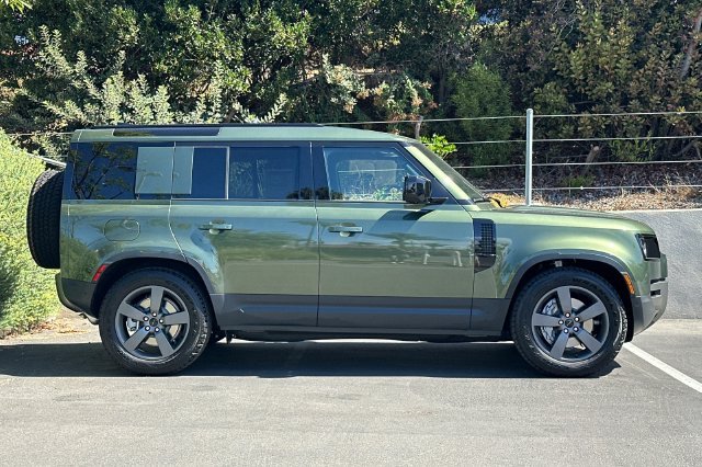 New 2026 Woolstone Green Land Rover S image 6