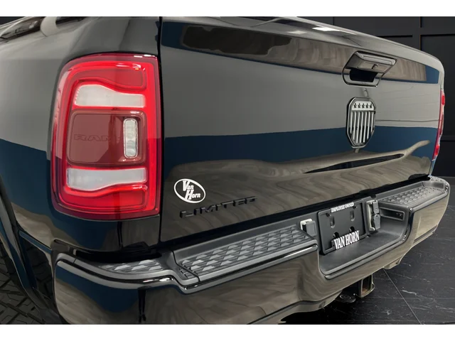 Used 2023 Diamond Black Ram Limited image 10
