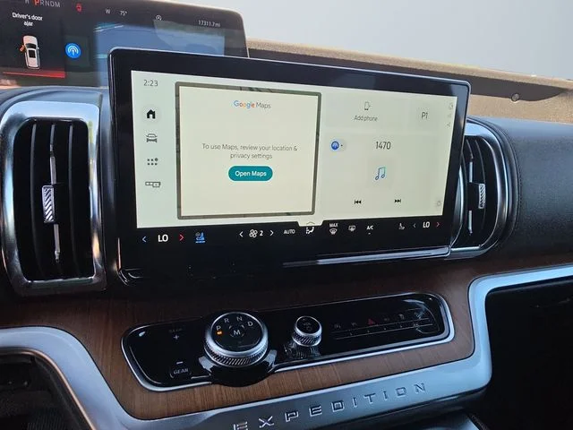 Used 2025  Ford King Ranch image 10