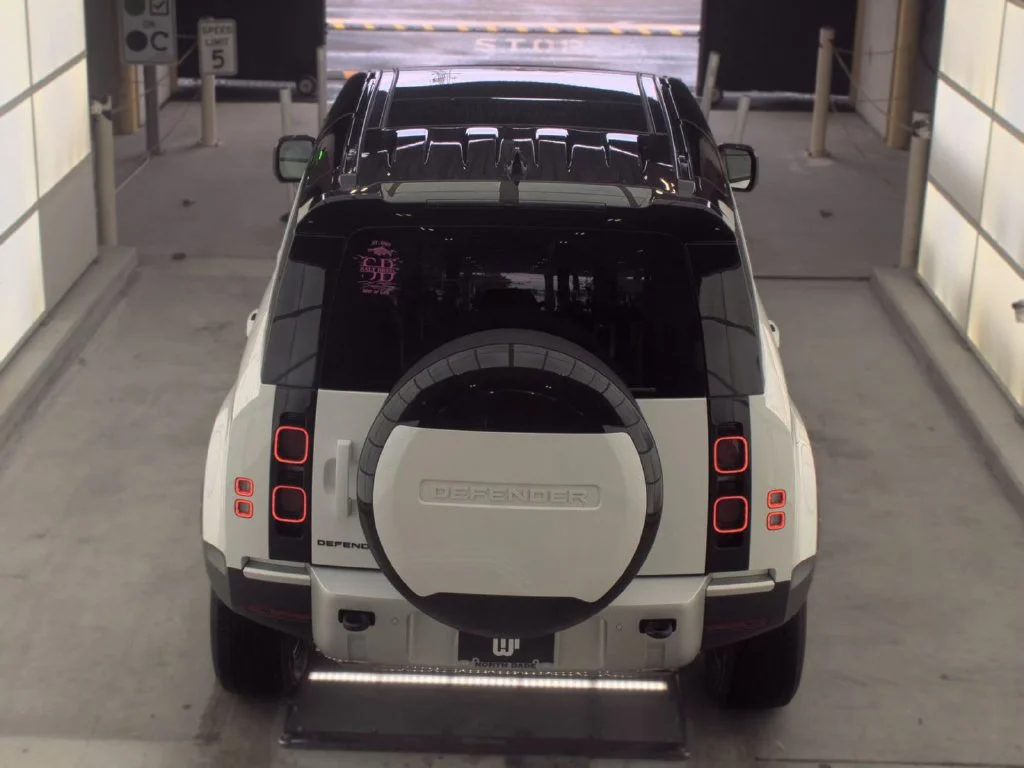 Used 2024 White Land Rover S image 5