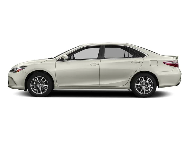 Used 2016 Blizzard Pearl Toyota SE image 3