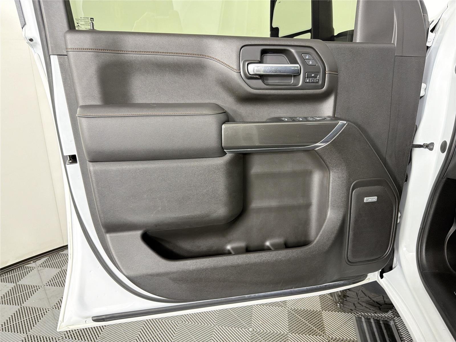 Used 2022 Summit White GMC AT4 image 9