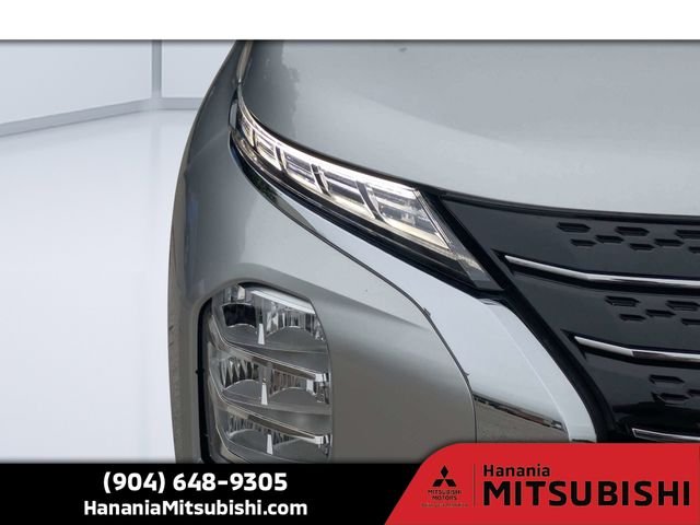 Used 2024 Silver Mitsubishi SE image 9