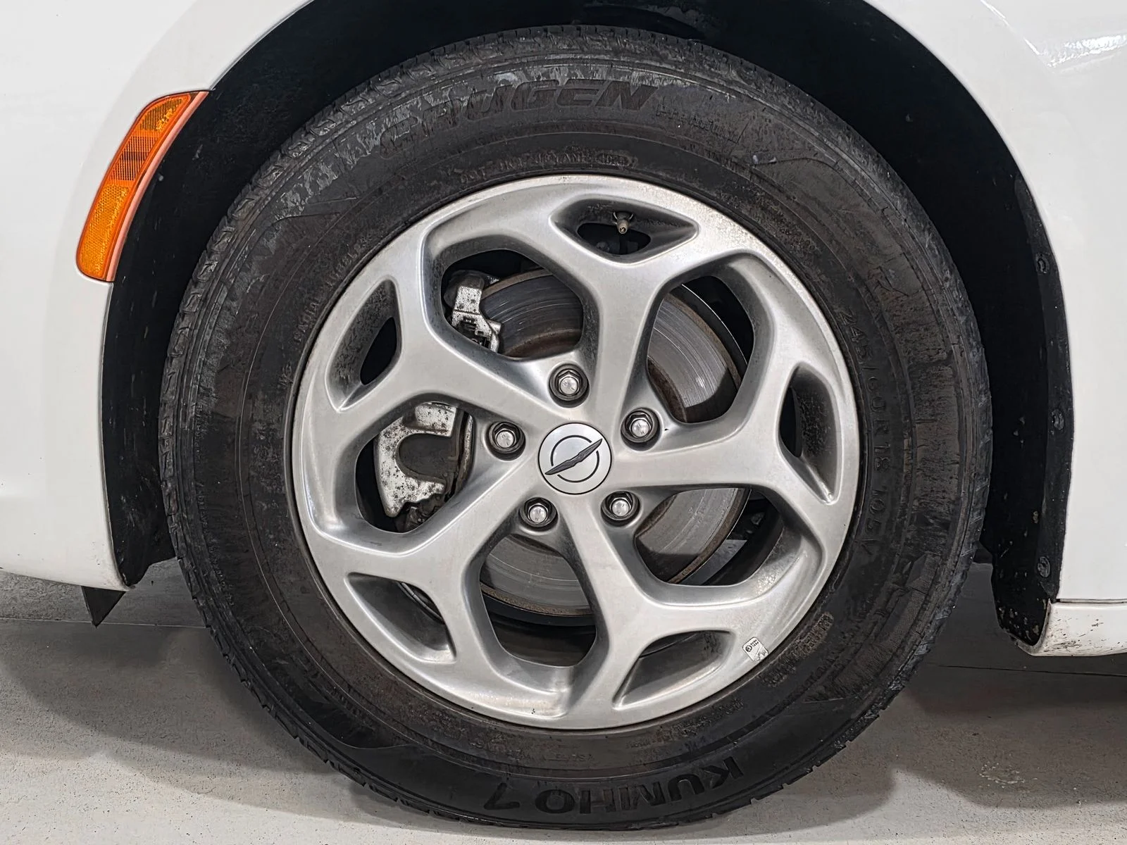 Used 2023 White Chrysler Limited image 18