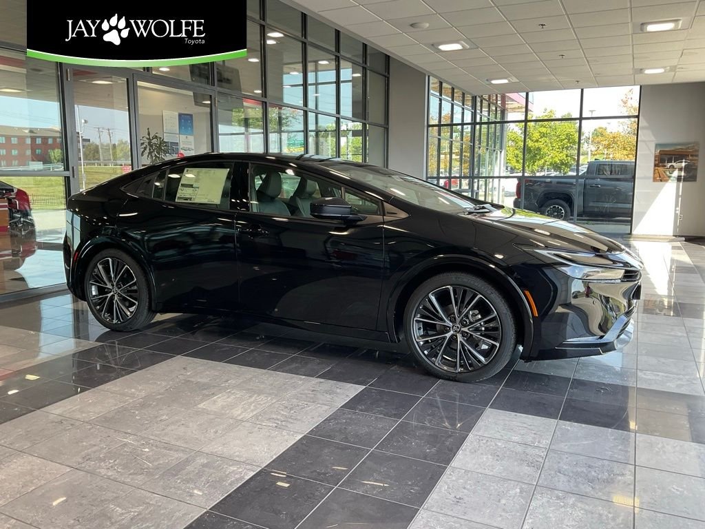 2026 Toyota Prius XLE FWD's photo